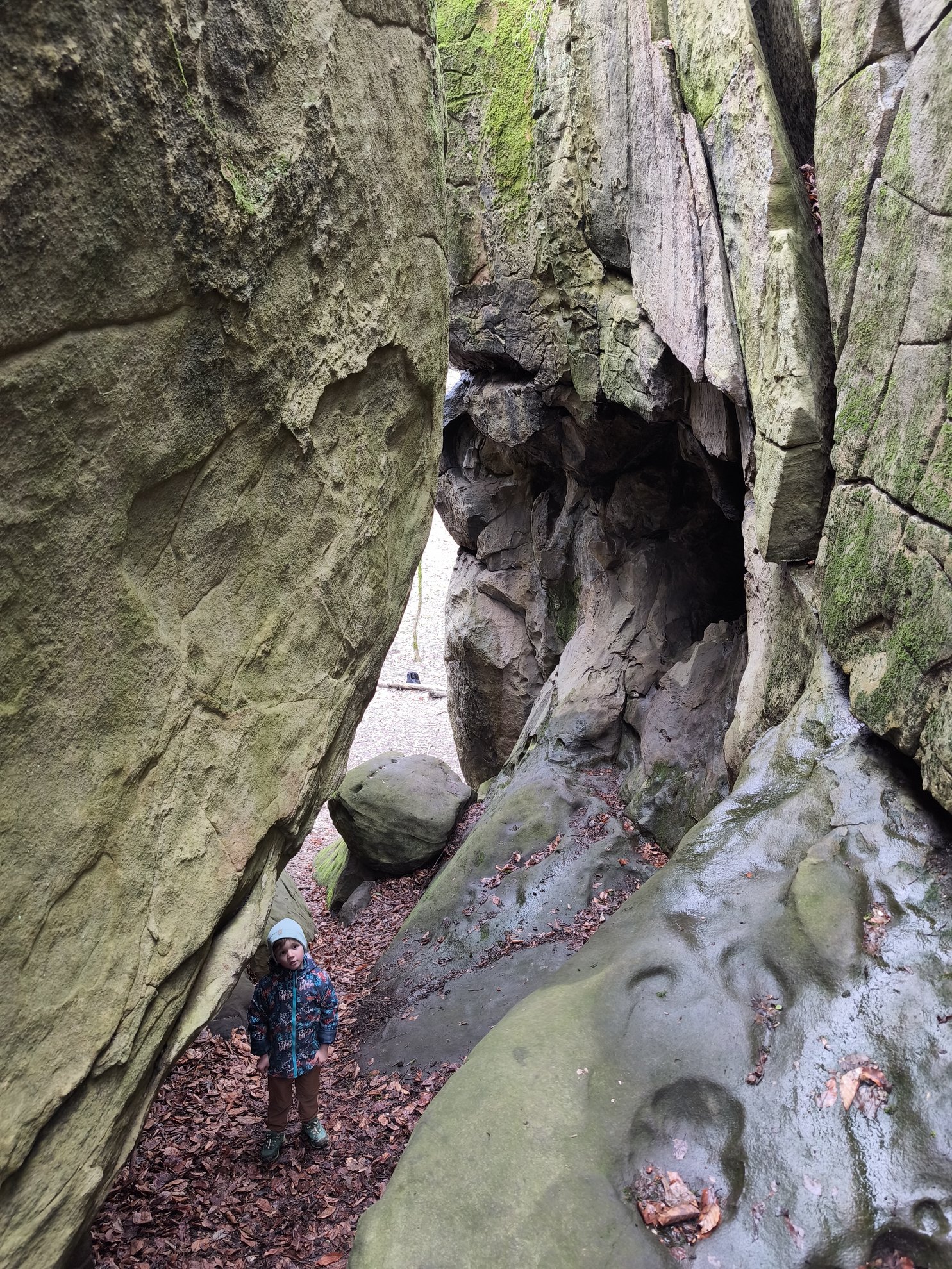 narrow passage between large rocks